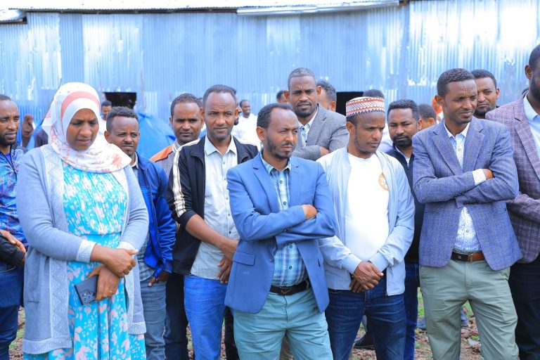 በስልጤ ዞን ዋና አስተዳዳሪ አቶ ዘይኔ ቢልካ የተመራ ልዑክ በላንፉሮ ወረዳና በጦራ ከተማ አስተዳደር በስራ ዕድል ፈጠራና ኢንተርፕራይ የተሰሩ ውጤታማ ስራዎች ምልከታ አደረገ፡፡